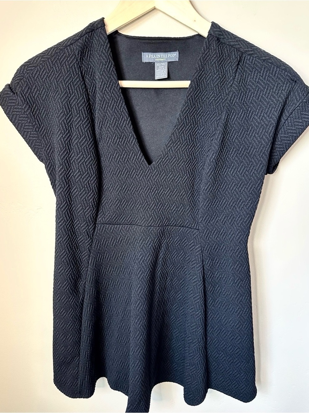 A Pea in the Pod XS Black Textured Stretch Knit Top • Maternity/Casual